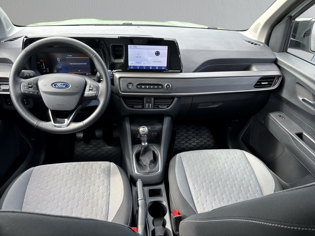 Fahrzeugabbildung Ford Tourneo Courier Titanium AHK AAC LM17 Winterpak. LED TFL
