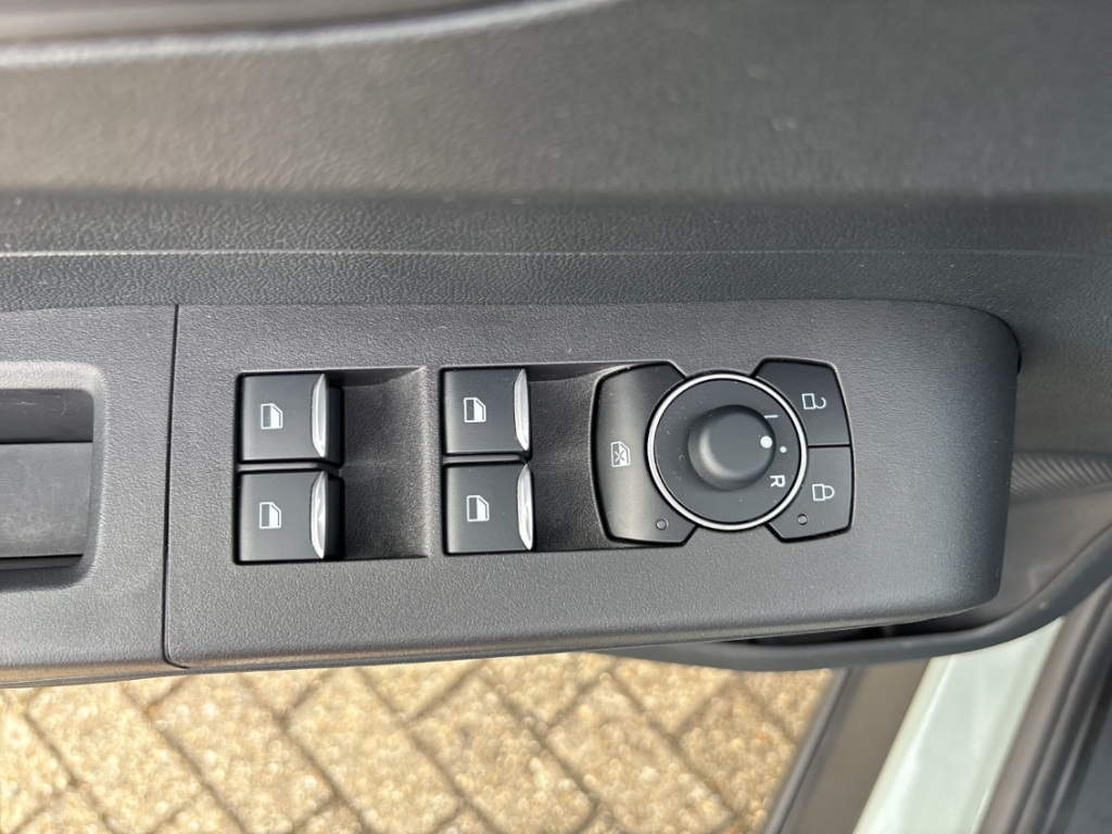 Fahrzeugabbildung Ford Tourneo Courier Titanium AHK AAC LM17 Winterpak. LED TFL