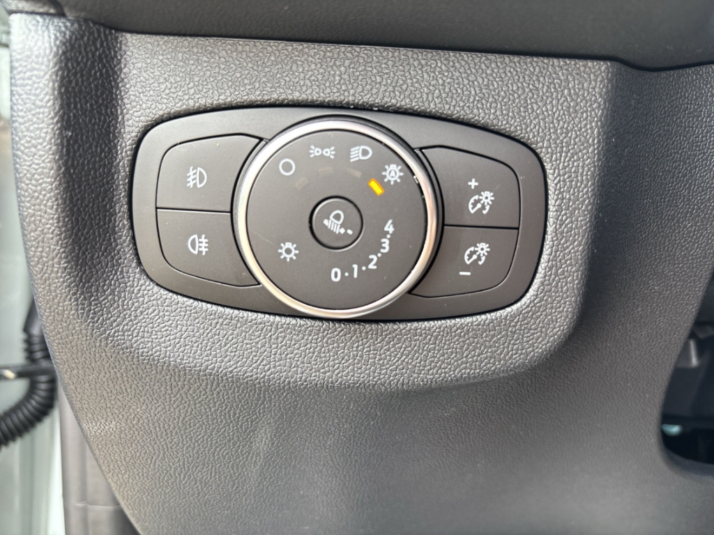 Fahrzeugabbildung Ford Tourneo Courier Titanium AHK AAC LM17 Winterpak. LED TFL