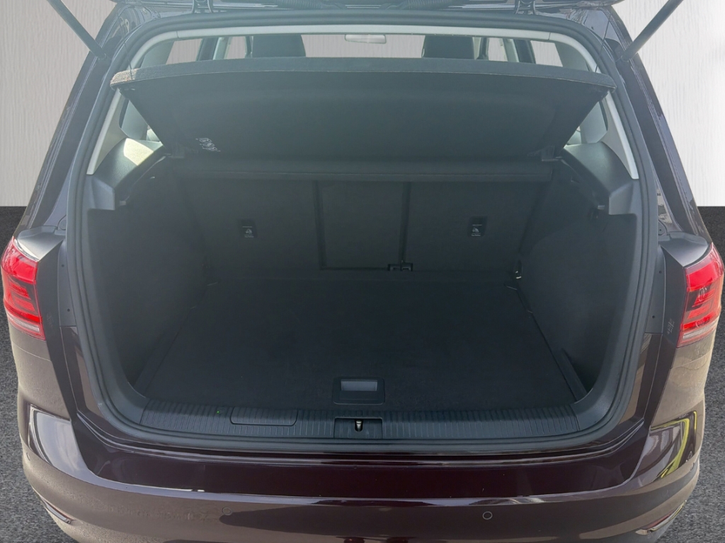 Fahrzeugabbildung Volkswagen Golf Sportsvan 1.0 TSI AHK ComposMedia SHZ PDC