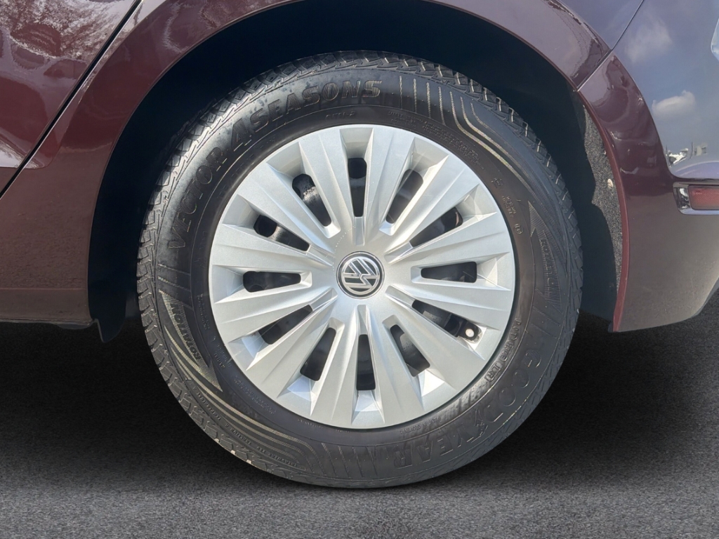 Fahrzeugabbildung Volkswagen Golf Sportsvan 1.0 TSI AHK ComposMedia SHZ PDC