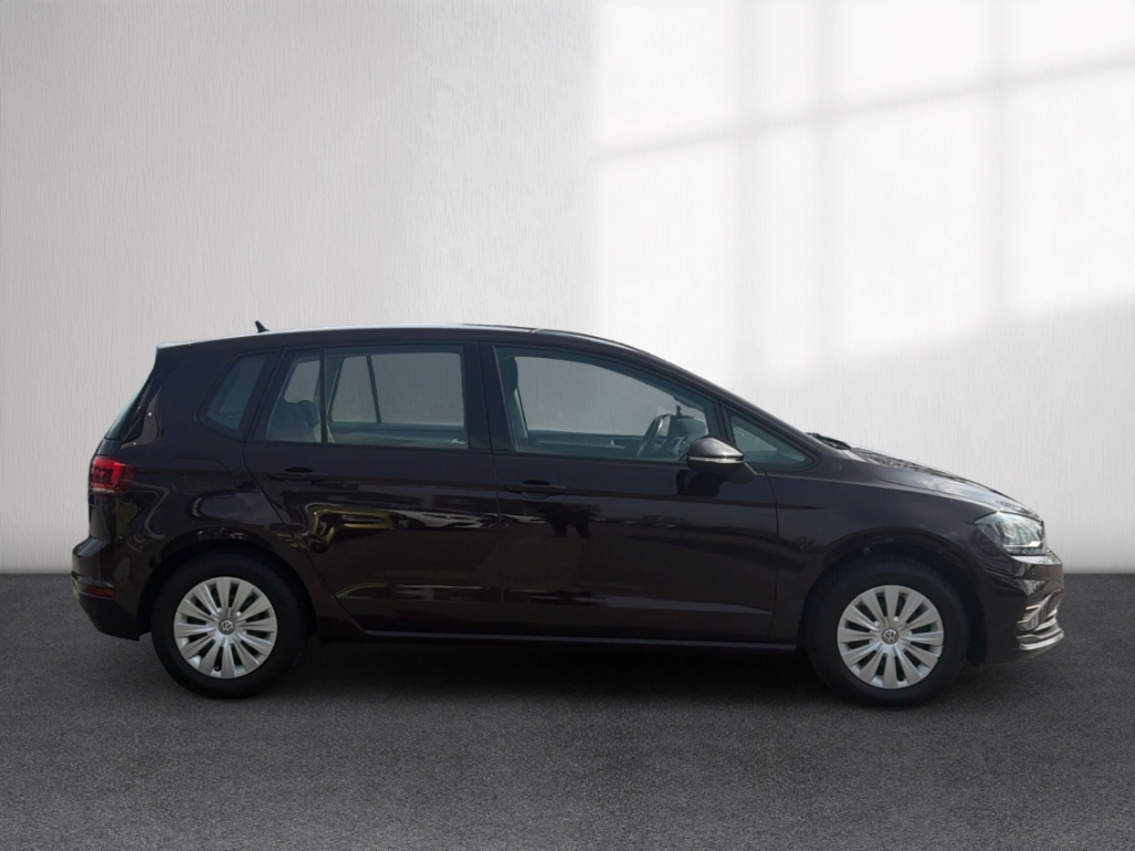 Fahrzeugabbildung Volkswagen Golf Sportsvan 1.0 TSI AHK ComposMedia SHZ PDC