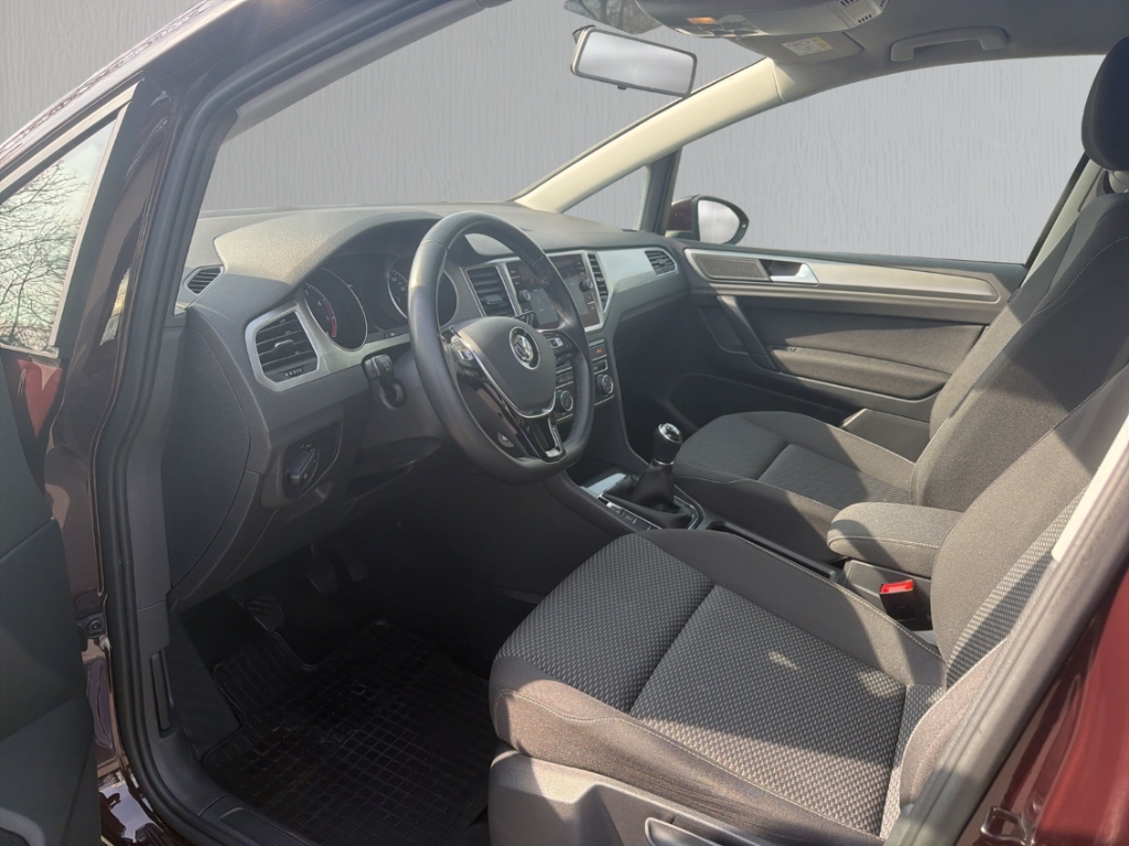 Fahrzeugabbildung Volkswagen Golf Sportsvan 1.0 TSI AHK ComposMedia SHZ PDC