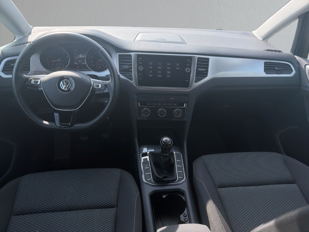 Fahrzeugabbildung Volkswagen Golf Sportsvan 1.0 TSI AHK ComposMedia SHZ PDC