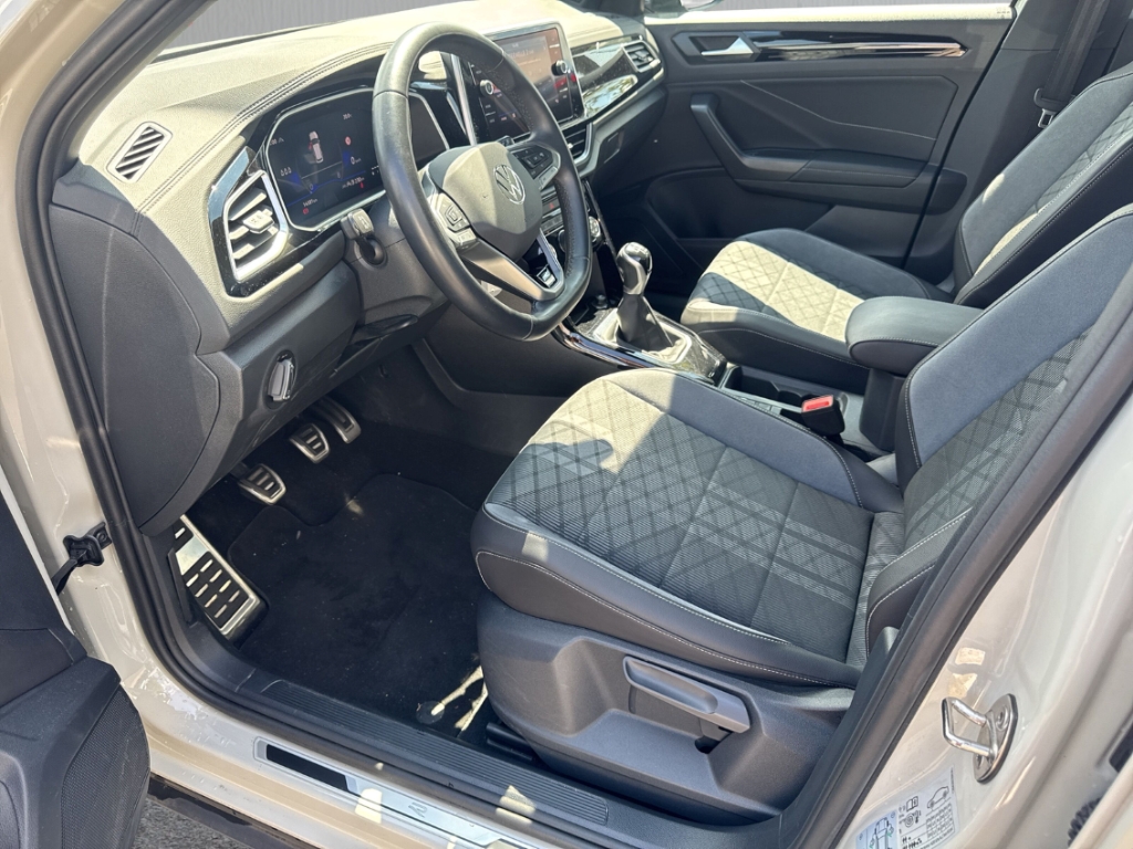 Fahrzeugabbildung Volkswagen T-Roc R-Line 1.0 l TSI ACC PDCv+h SHZ LED Color BT