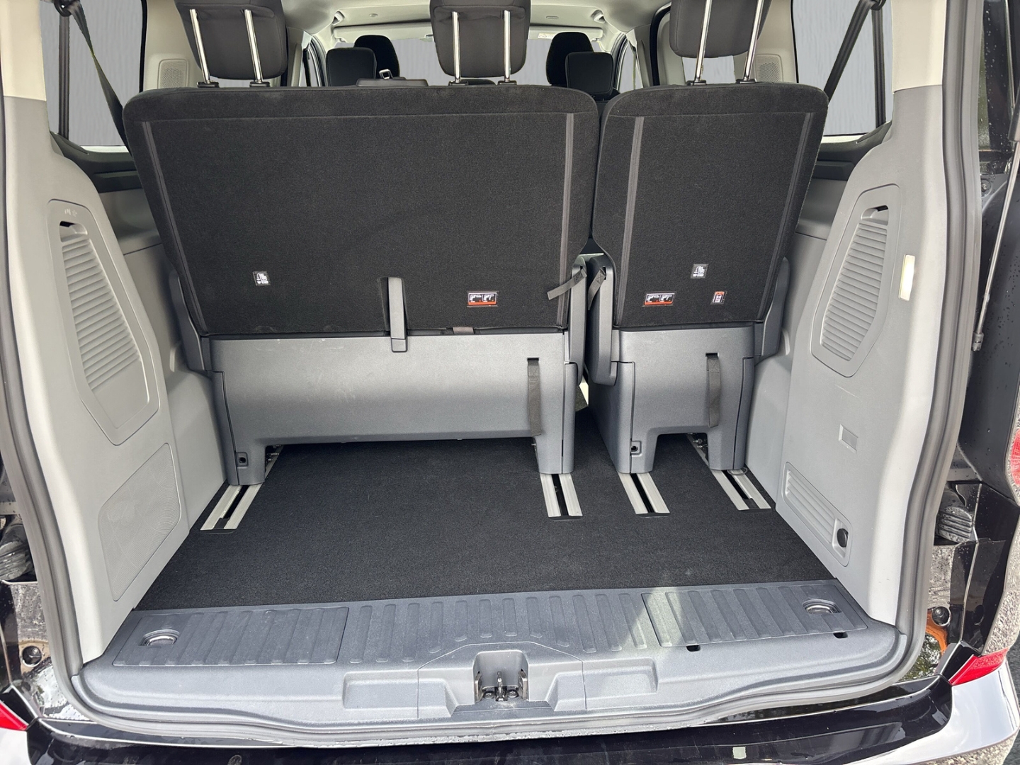Fahrzeugabbildung Ford Tourneo Custom 320 Titanium 2.0EB L1 SHZ RFK NAV