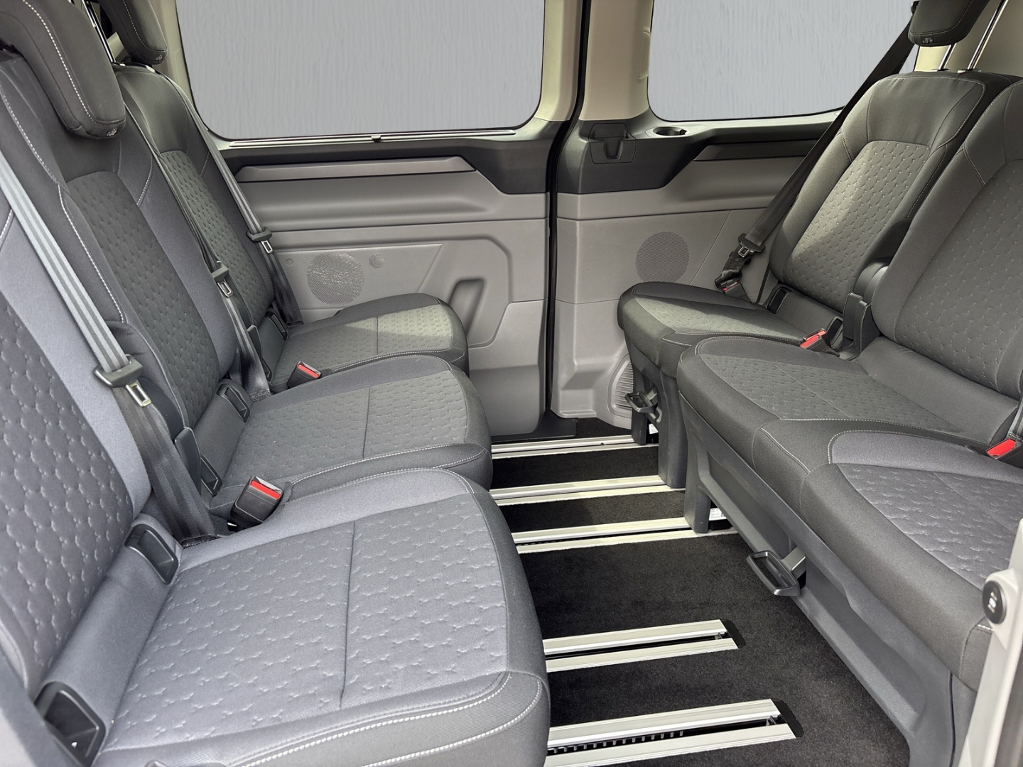 Fahrzeugabbildung Ford Tourneo Custom 320 Titanium 2.0EB L1 SHZ RFK NAV