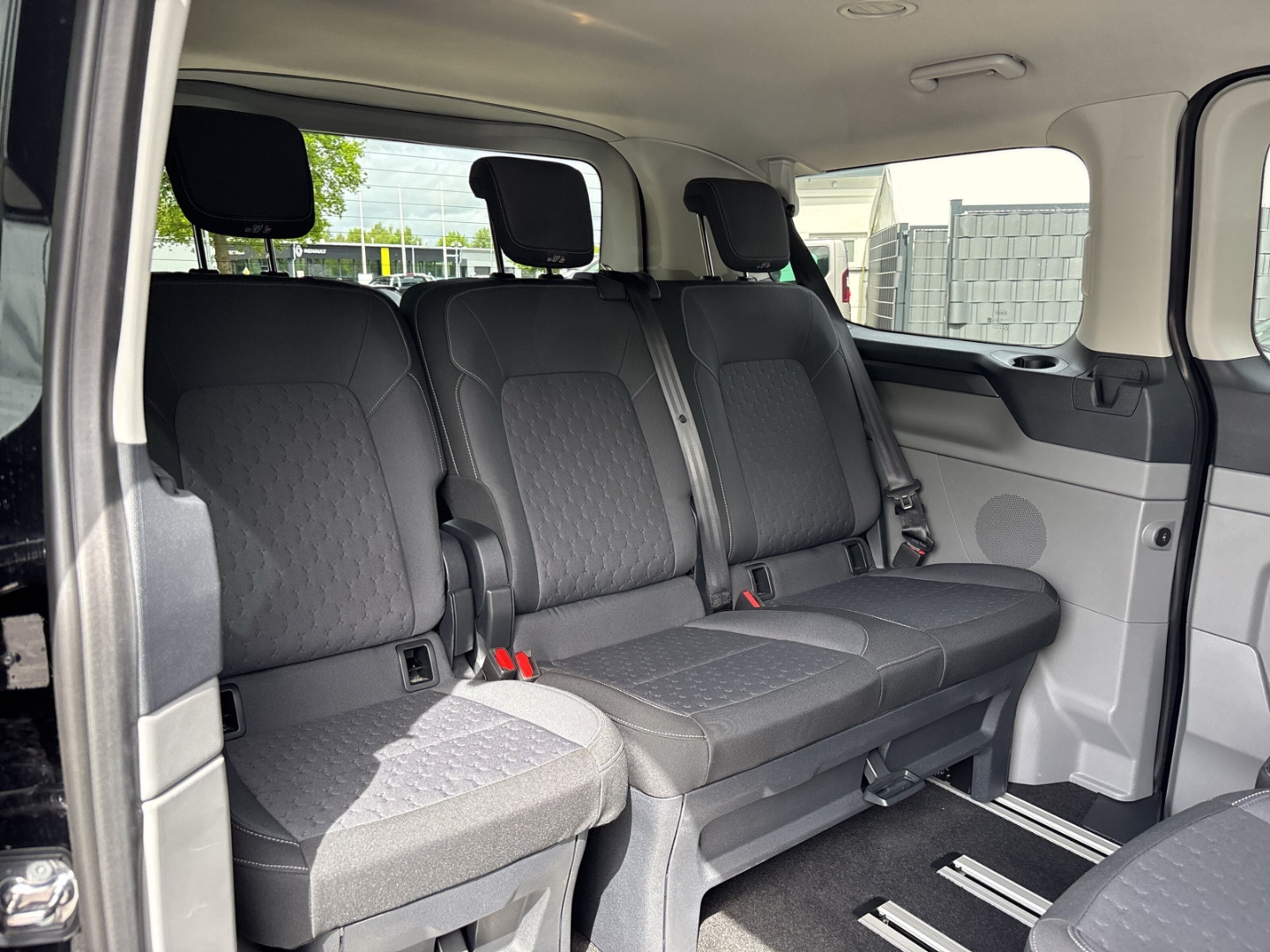 Fahrzeugabbildung Ford Tourneo Custom 320 Titanium 2.0EB L1 SHZ RFK NAV