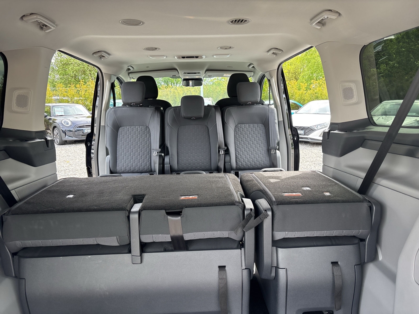 Fahrzeugabbildung Ford Tourneo Custom 320 Titanium 2.0EB L1 SHZ RFK NAV