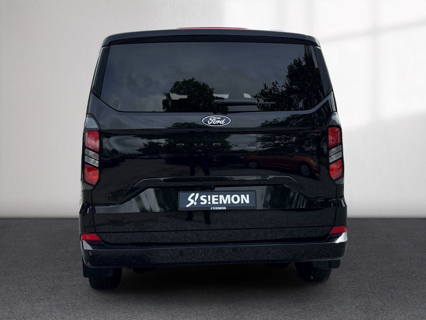 Fahrzeugabbildung Ford Tourneo Custom 320 Titanium 2.0EB L1 SHZ RFK NAV