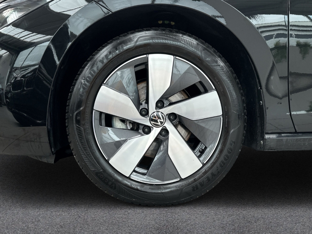 Fahrzeugabbildung Volkswagen Passat Variant 1.5 eTSI DSG Bus IQ.Drive AHK SHZ LED