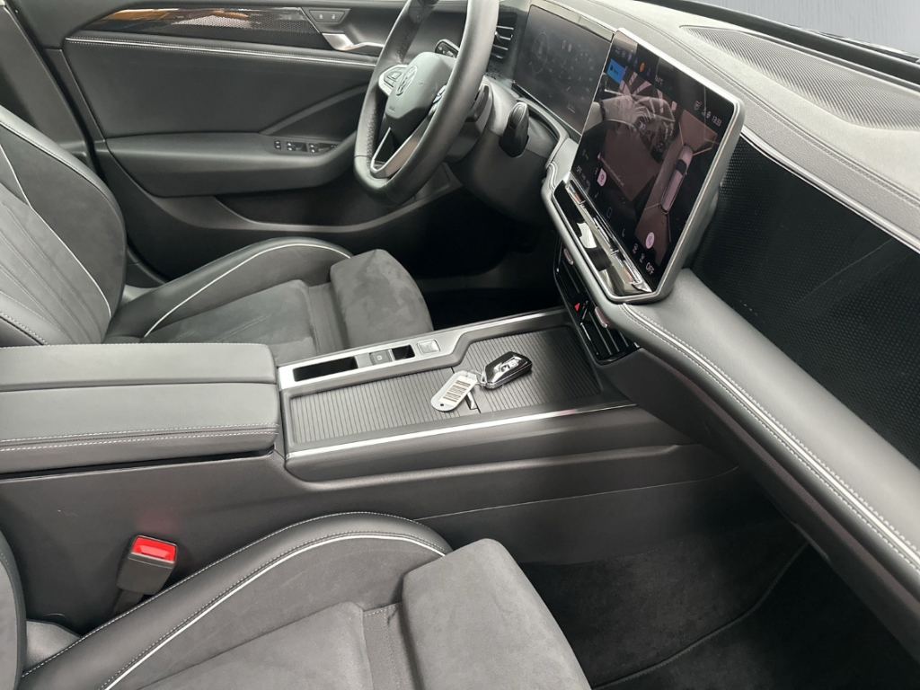 Fahrzeugabbildung Volkswagen Passat Variant 1.5 eTSI DSG Bus IQ.Drive AHK SHZ LED