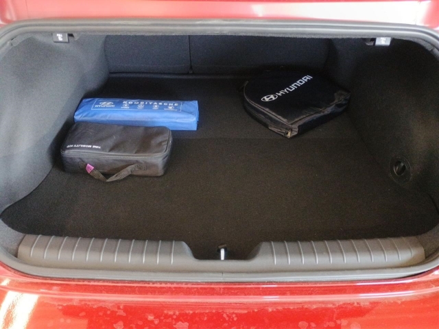 Fahrzeugabbildung Hyundai IONIQ 6 77,4kWh 4WD UNIQ 20LM HUD Navi Digitales Cockpit Memory Sitze Soundsystem