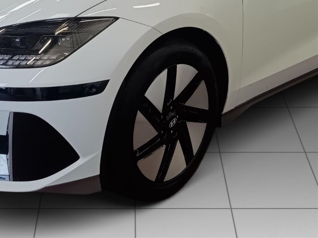 Fahrzeugabbildung Hyundai IONIQ 6 77,4kWh 4WD UNIQ Schiebedach HUD Navi Digitales Cockpit Memory Sitze Soundsystem