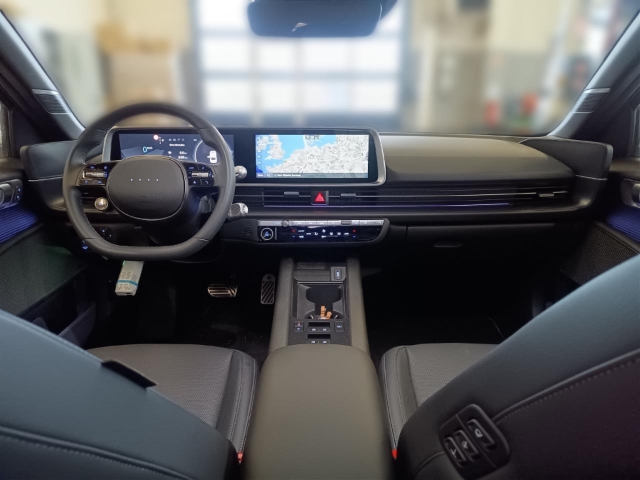 Fahrzeugabbildung Hyundai IONIQ 6 77,4kWh 4WD UNIQ Schiebedach HUD Navi Digitales Cockpit Memory Sitze Soundsystem