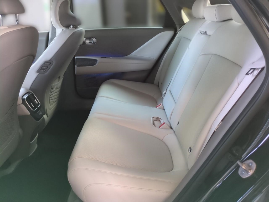 Fahrzeugabbildung Hyundai IONIQ 6 77,4kWh 2WD UNIQ Digi-Spiegel 20LM Schiebedach HUD Navi Digitales Cockpit