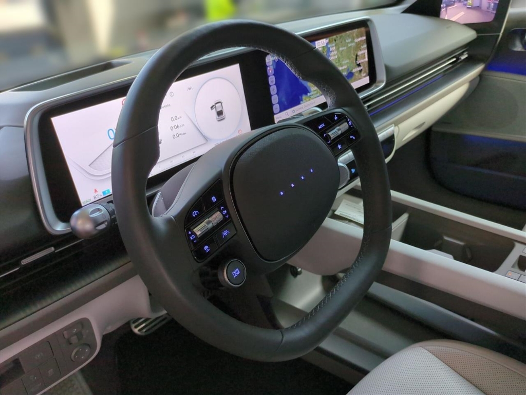 Fahrzeugabbildung Hyundai IONIQ 6 77,4kWh 2WD UNIQ Digi-Spiegel 20LM Schiebedach HUD Navi Digitales Cockpit