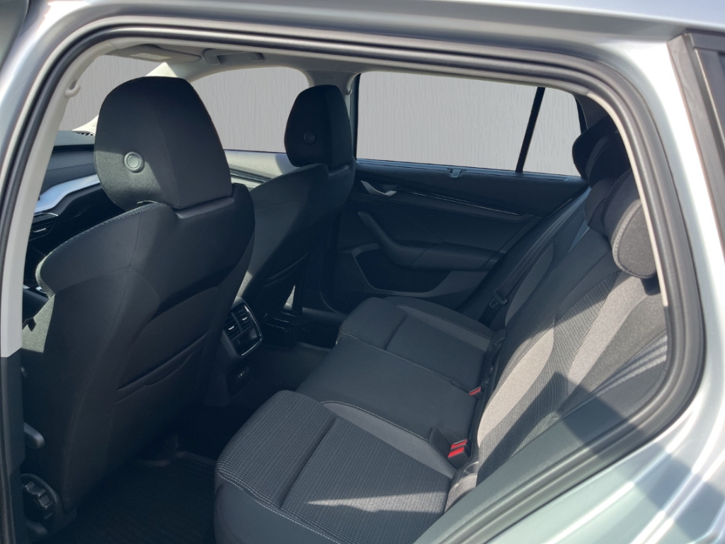 Fahrzeugabbildung SKODA Octavia 1.5 TSI mHEV Combi DSG Selection AHK Navi Tempomat