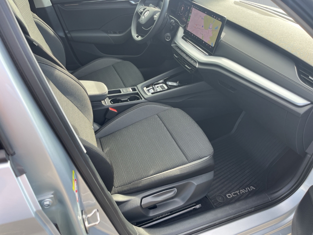 Fahrzeugabbildung SKODA Octavia 1.5 TSI mHEV Combi DSG Selection AHK Navi Tempomat