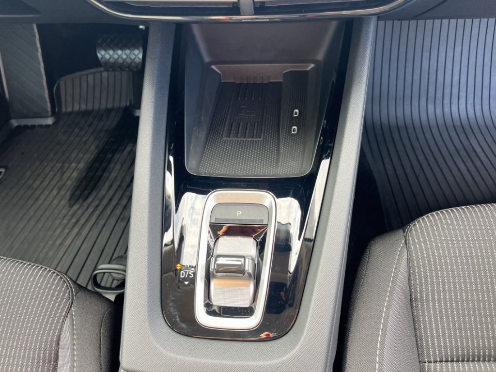 Fahrzeugabbildung SKODA Octavia 1.5 TSI mHEV Combi DSG Selection AHK Navi Tempomat