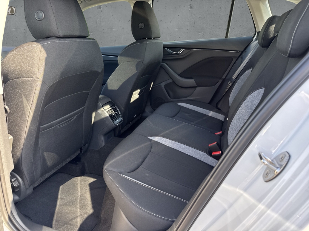 Fahrzeugabbildung SKODA Scala 1.0 TSI SELECTION LED Apple CarPlay Alu