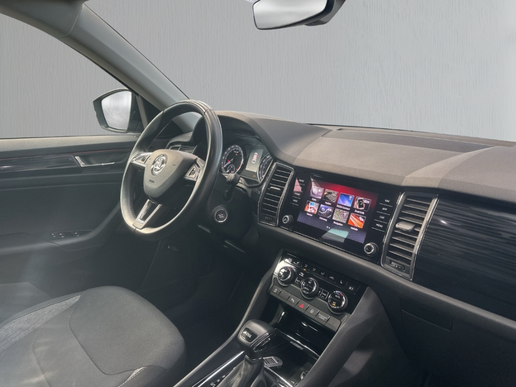 Fahrzeugabbildung SKODA Kodiaq 2.0 TDI DSG Drive 125 LED ACC AHK SHZ v&h NAVI