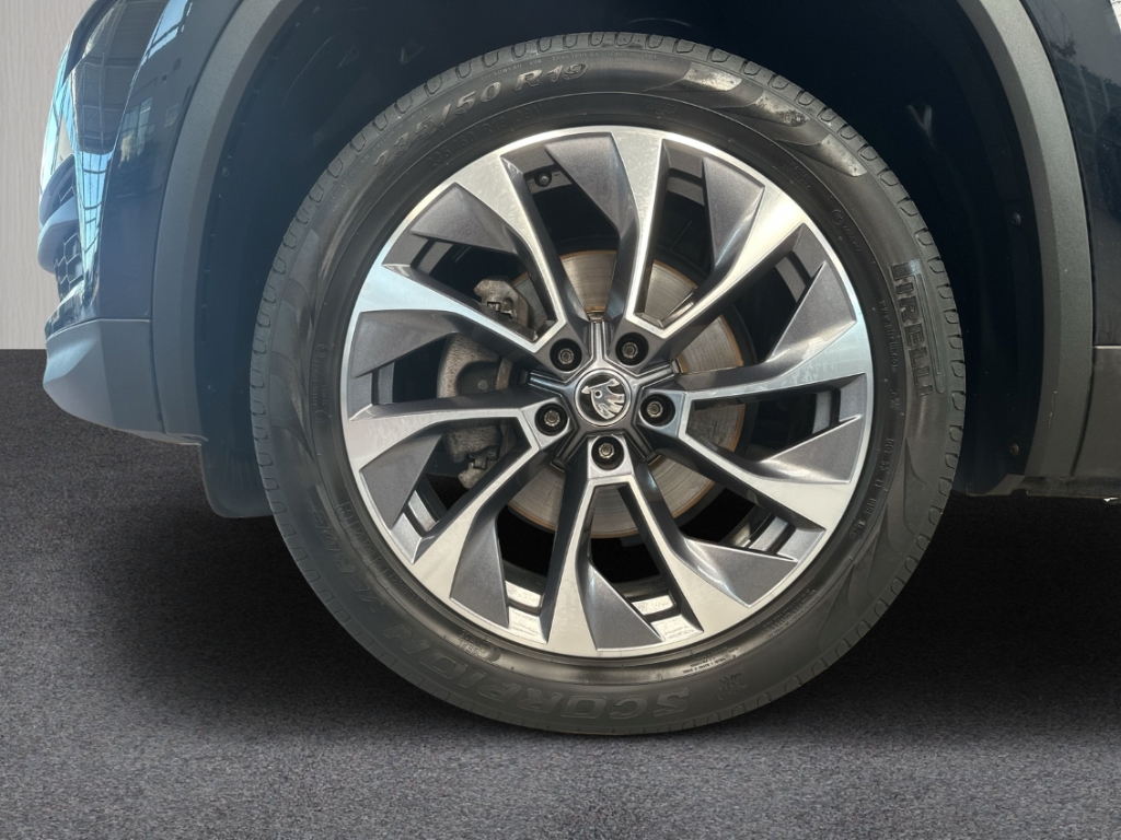 Fahrzeugabbildung SKODA Kodiaq 2.0 TDI DSG Drive 125 LED ACC AHK SHZ v&h NAVI