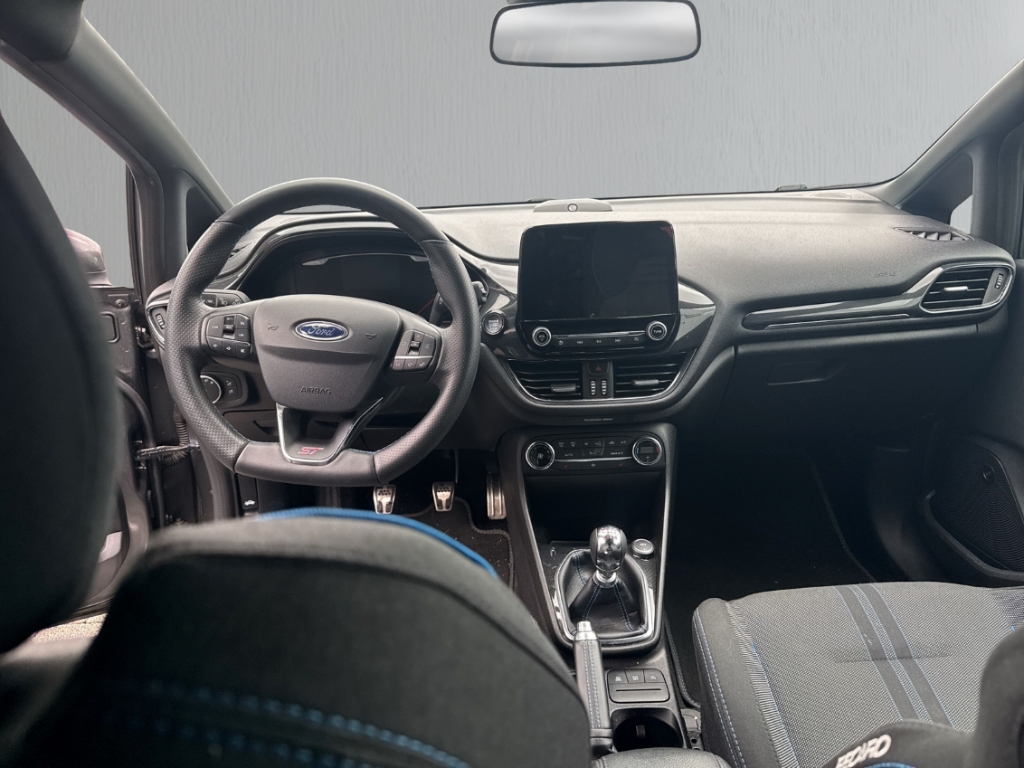 Fahrzeugabbildung Ford Fiesta ST LED Apple CarPlay Sportfahrwerk SHZ