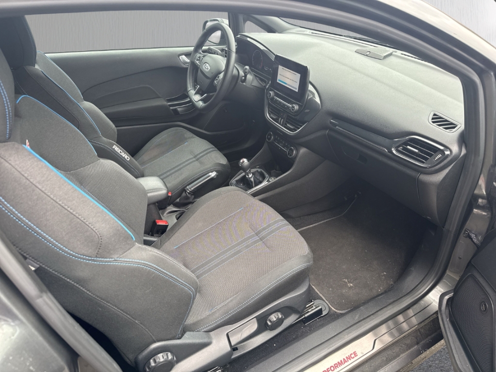 Fahrzeugabbildung Ford Fiesta ST LED Apple CarPlay Sportfahrwerk SHZ