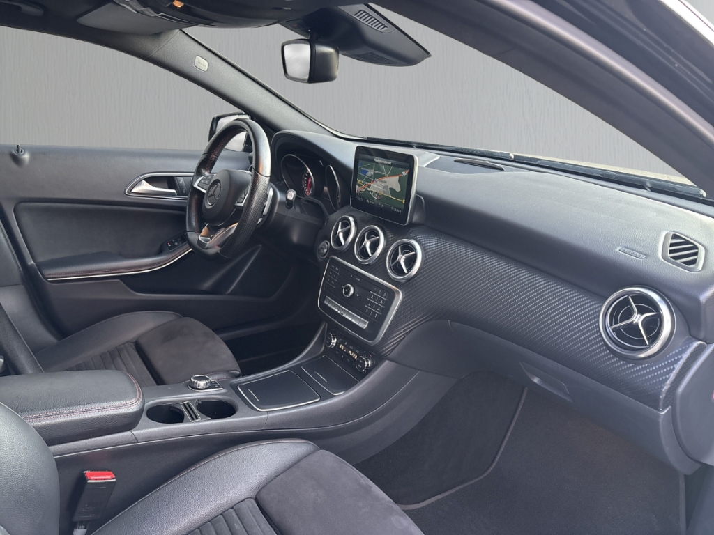 Fahrzeugabbildung Mercedes-Benz A 220 AMG Line 4Matic StandHeiz Distron Navi