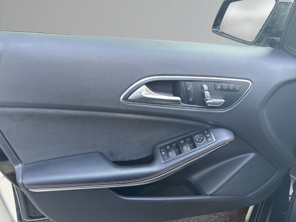 Fahrzeugabbildung Mercedes-Benz A 220 AMG Line 4Matic StandHeiz Distron Navi