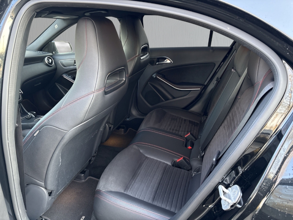 Fahrzeugabbildung Mercedes-Benz A 220 AMG Line 4Matic StandHeiz Distron Navi
