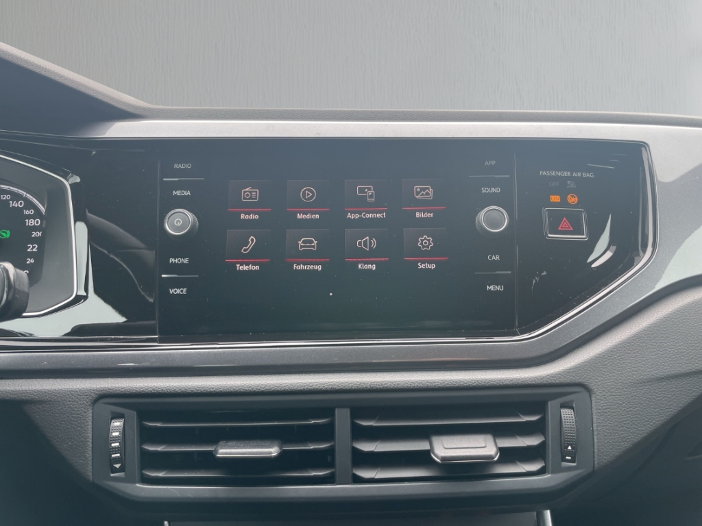 Fahrzeugabbildung Volkswagen Polo GTI DSG 2.0 TSI PDC SHZ Temp LED Klima