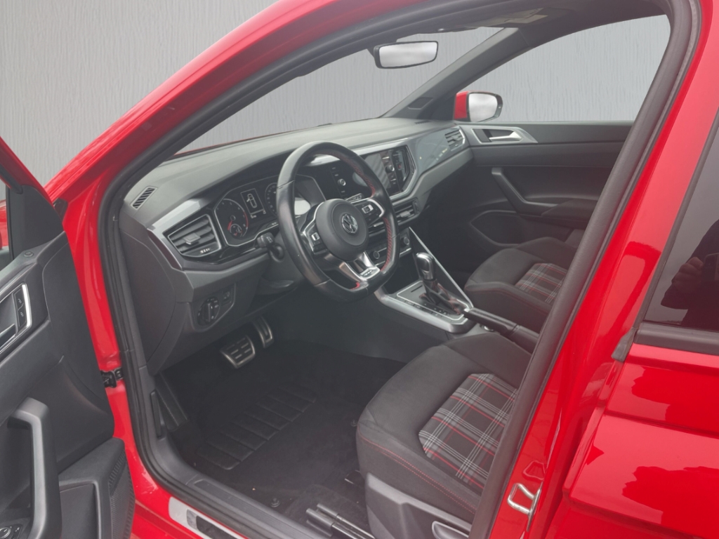 Fahrzeugabbildung Volkswagen Polo GTI DSG 2.0 TSI PDC SHZ Temp LED Klima