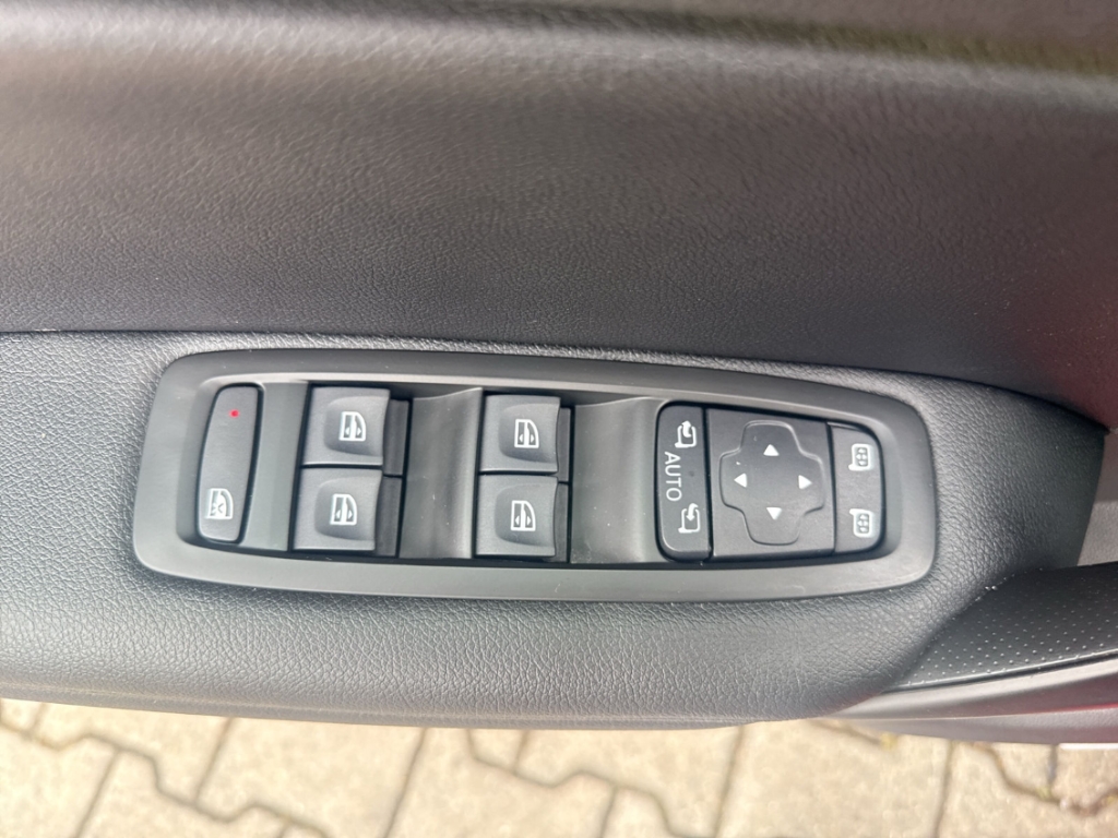 Fahrzeugabbildung Renault Megane IV 1.2 TCe 130 Intens Navi StHzg SHZ GRA PDC GJR
