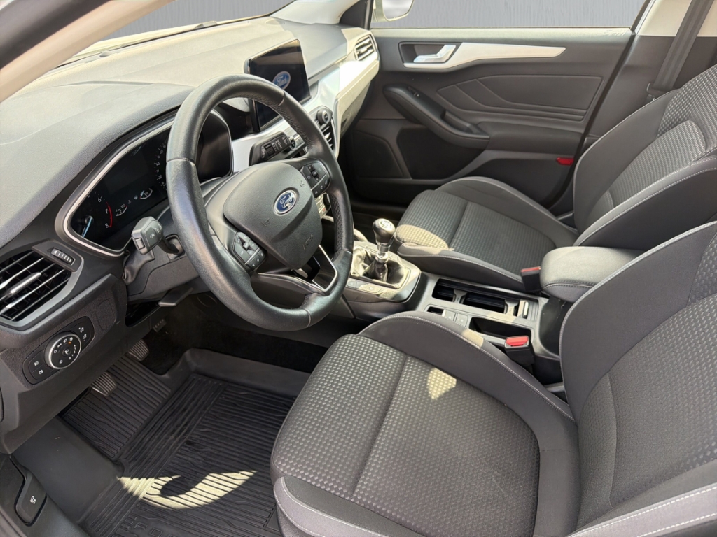 Fahrzeugabbildung Ford Focus 1.0 EcoBoost LED SHZ LHZ behWSS RKam PDC