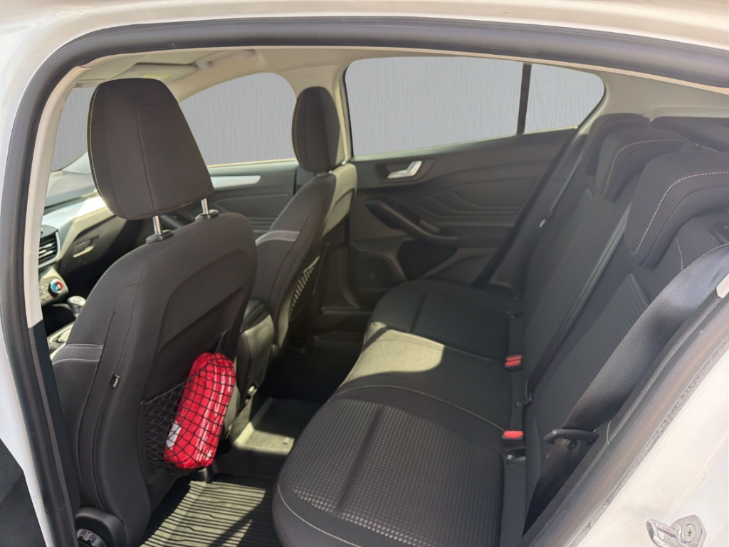 Fahrzeugabbildung Ford Focus 1.0 EcoBoost LED SHZ LHZ behWSS RKam PDC