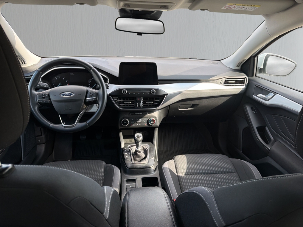 Fahrzeugabbildung Ford Focus 1.0 EcoBoost LED SHZ LHZ behWSS RKam PDC