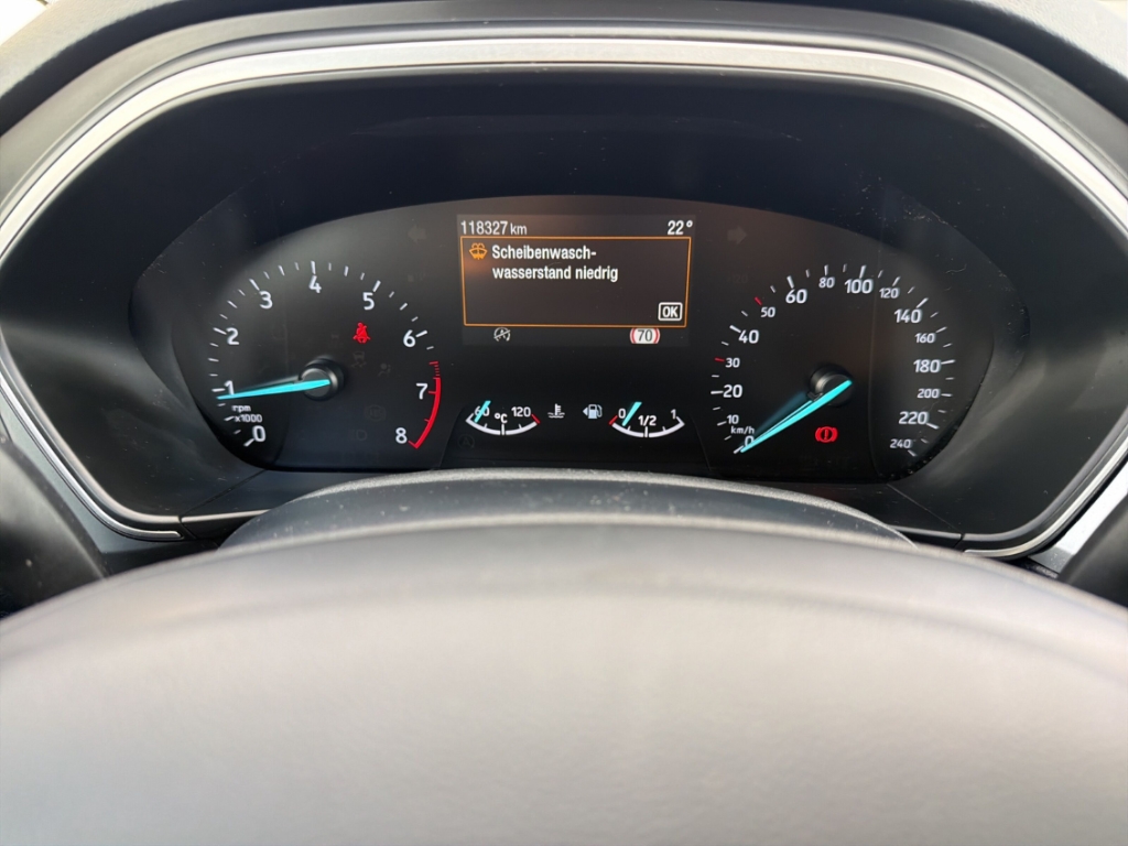 Fahrzeugabbildung Ford Focus 1.0 EcoBoost LED SHZ LHZ behWSS RKam PDC