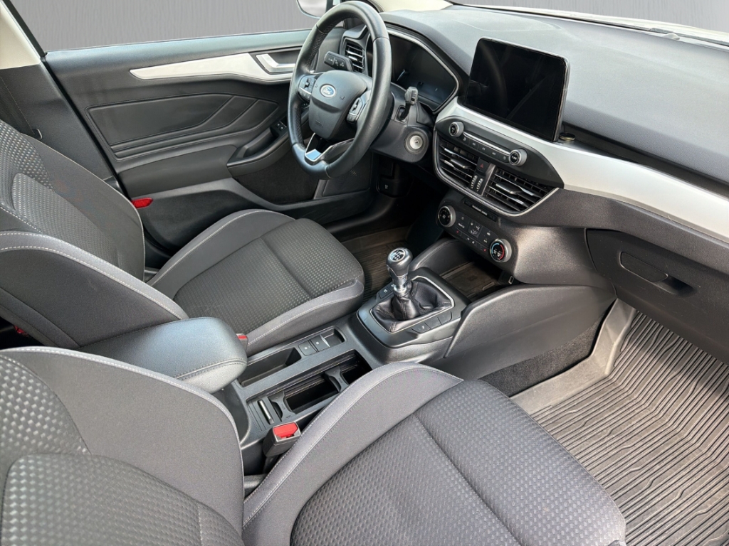 Fahrzeugabbildung Ford Focus 1.0 EcoBoost LED SHZ LHZ behWSS RKam PDC