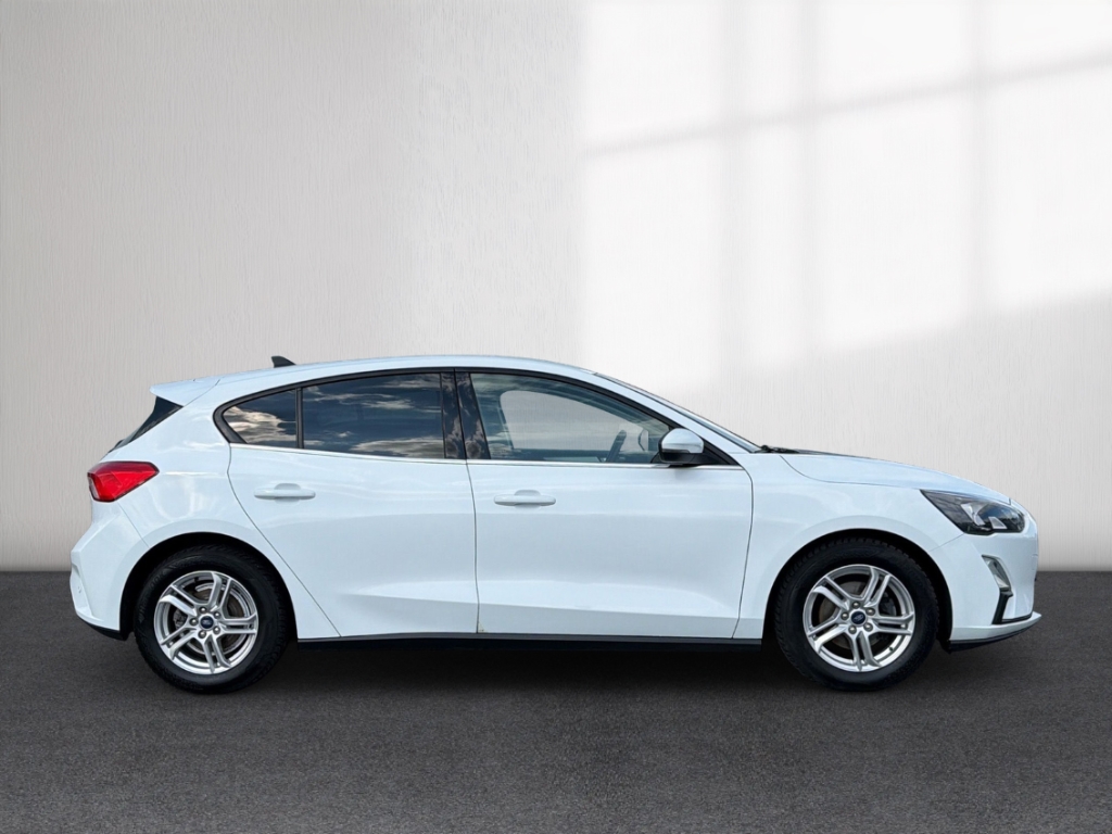 Fahrzeugabbildung Ford Focus 1.0 EcoBoost LED SHZ LHZ behWSS RKam PDC