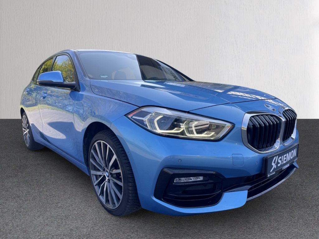 Fahrzeugabbildung BMW 118 d Sport Line Navi LED H&K HUD Schiebedach Memory Sitze Rückfahrkam.