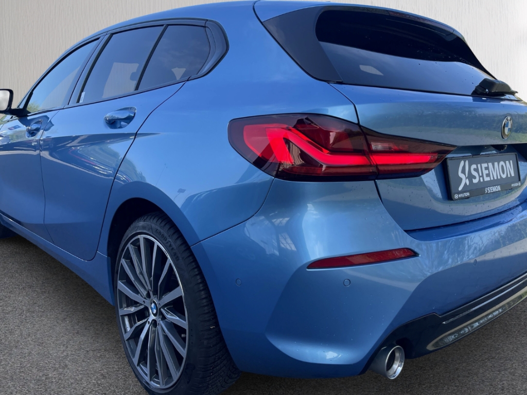 Fahrzeugabbildung BMW 118 d Sport Line Navi LED H&K HUD Schiebedach Memory Sitze Rückfahrkam.