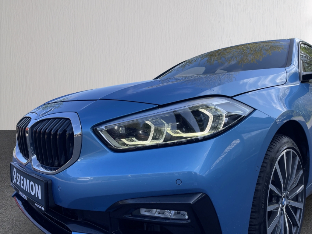 Fahrzeugabbildung BMW 118 d Sport Line Navi LED H&K HUD Schiebedach Memory Sitze Rückfahrkam.