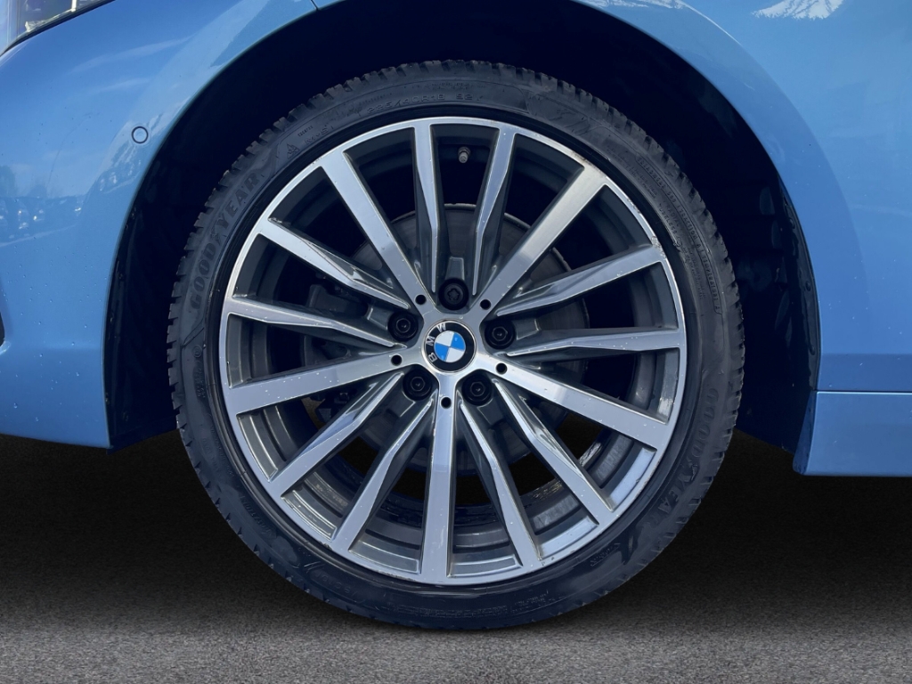 Fahrzeugabbildung BMW 118 d Sport Line Navi LED H&K HUD Schiebedach Memory Sitze Rückfahrkam.