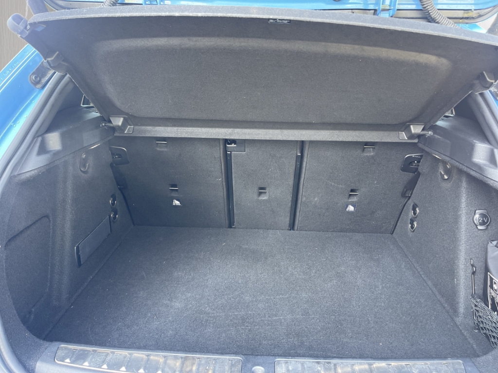 Fahrzeugabbildung BMW 118 d Sport Line Navi LED H&K HUD Schiebedach Memory Sitze Rückfahrkam.