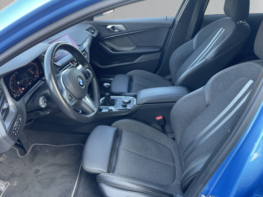 Fahrzeugabbildung BMW 118 d Sport Line Navi LED H&K HUD Schiebedach Memory Sitze Rückfahrkam.