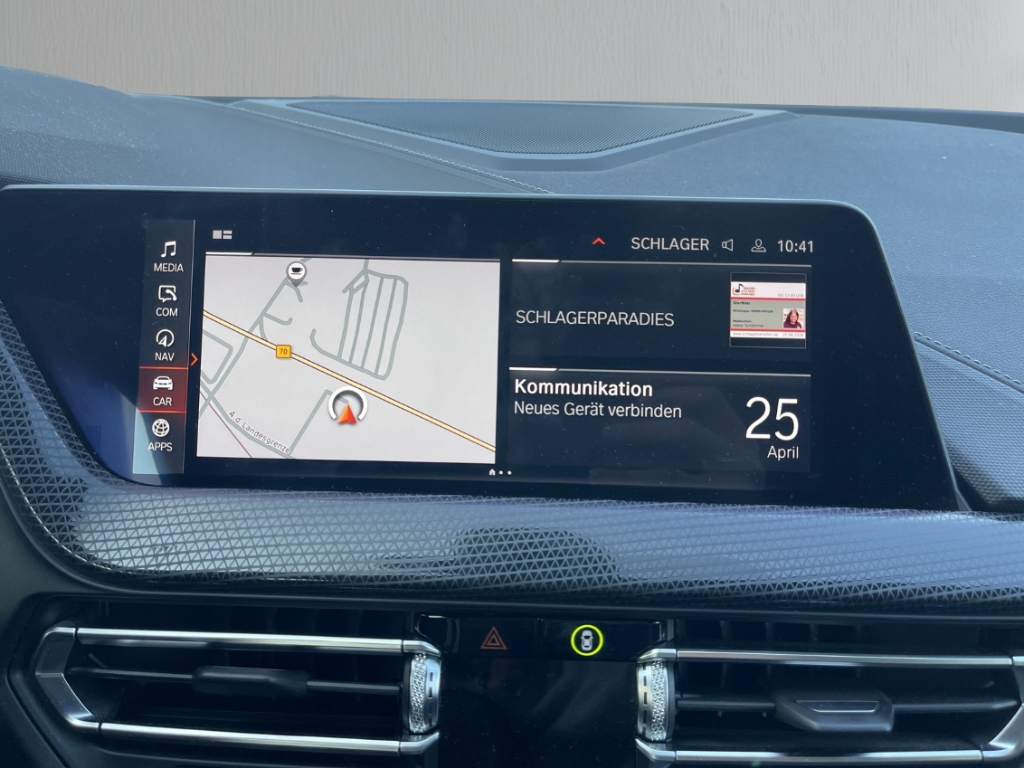 Fahrzeugabbildung BMW 118 d Sport Line Navi LED H&K HUD Schiebedach Memory Sitze Rückfahrkam.