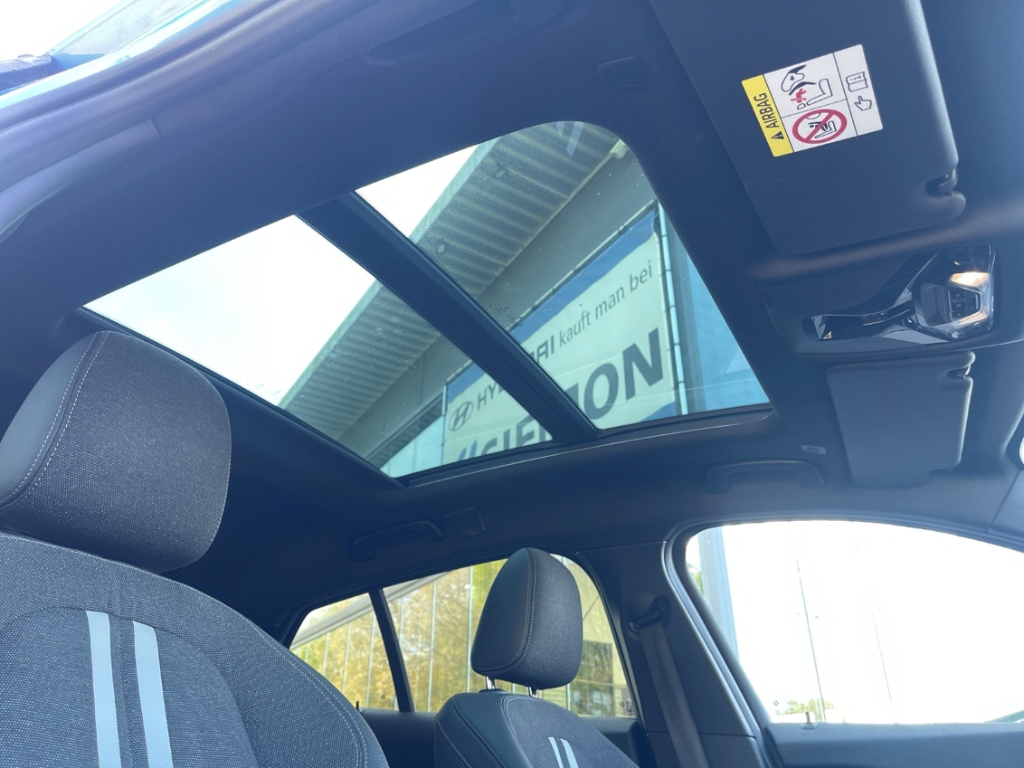 Fahrzeugabbildung BMW 118 d Sport Line Navi LED H&K HUD Schiebedach Memory Sitze Rückfahrkam.