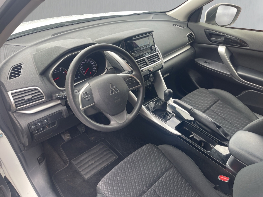 Fahrzeugabbildung Mitsubishi Eclipse Cross 2WD 1.5 T-Mivec Basis AHK PDC Tempomat